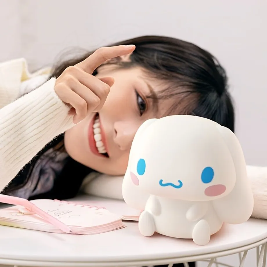 Noční lampička Sanrio Cinnamoroll - roztomilý silikon s 3 úrovněmi jasu, dotykovým ovládáním a dálkovým ovládáním