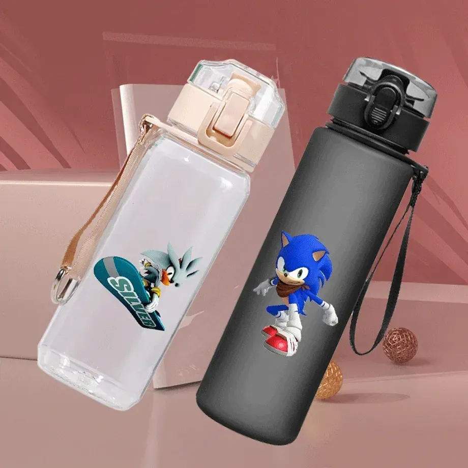 Trendy láhev na vodu s tlakovým uzávěrem v motivech ježka Sonic