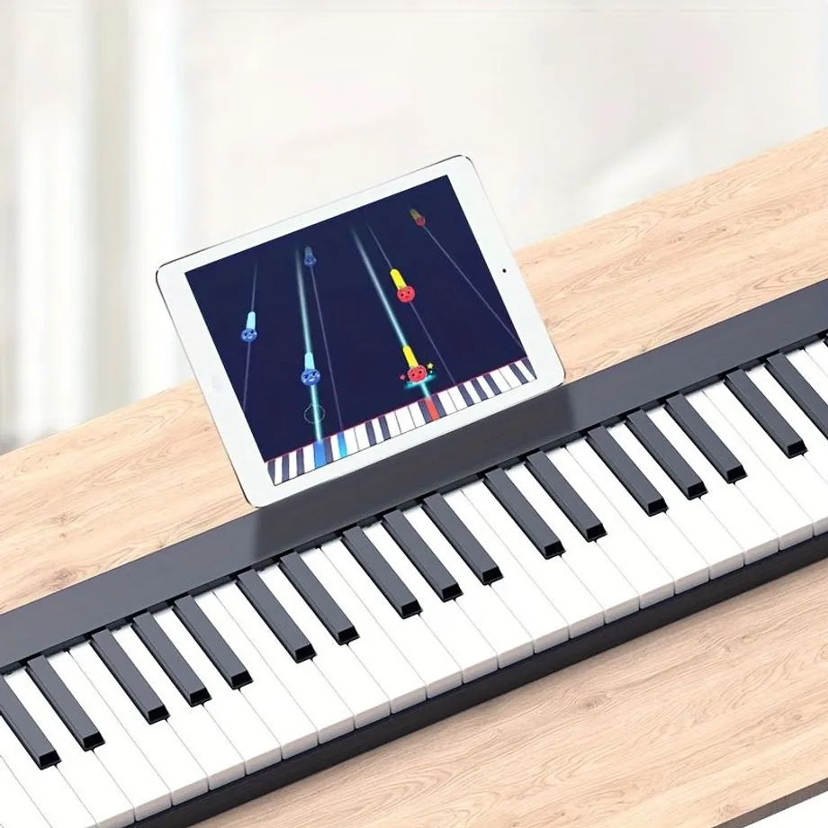 Kompaktní chytré piano s 61 klávesami - online výuka hudby, externí audio a sluchátka, standardní velikost, LED displej, USB