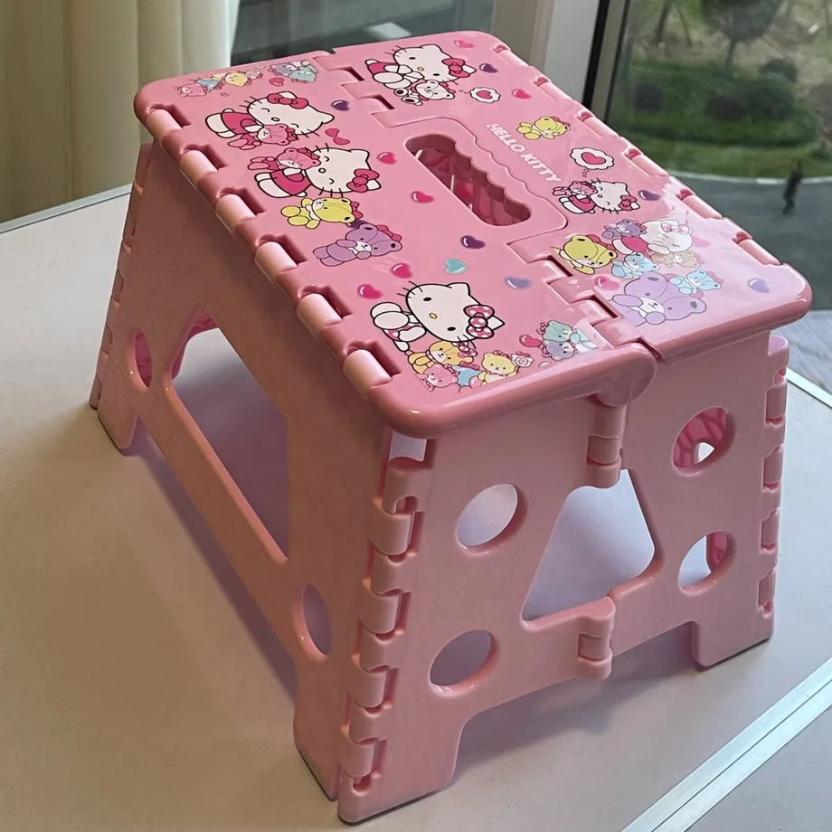 Skládací stolička Hello Kitty šetřící prostor