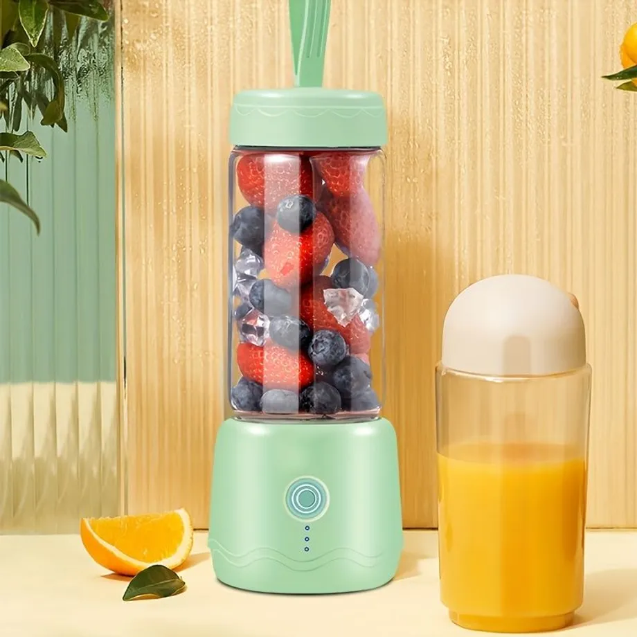 Praktický a přenosný mixér na smoothie a koktejly s USB nabíjením