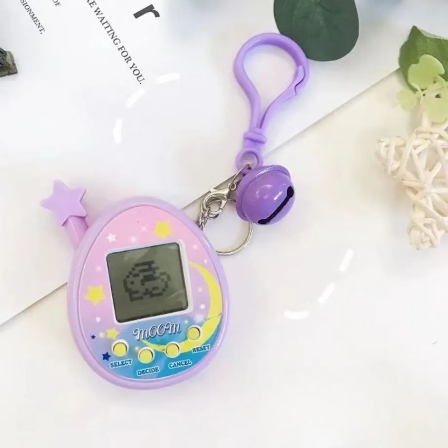 Hra Tamagotchi ve tvaru vajíčka s různými motivy