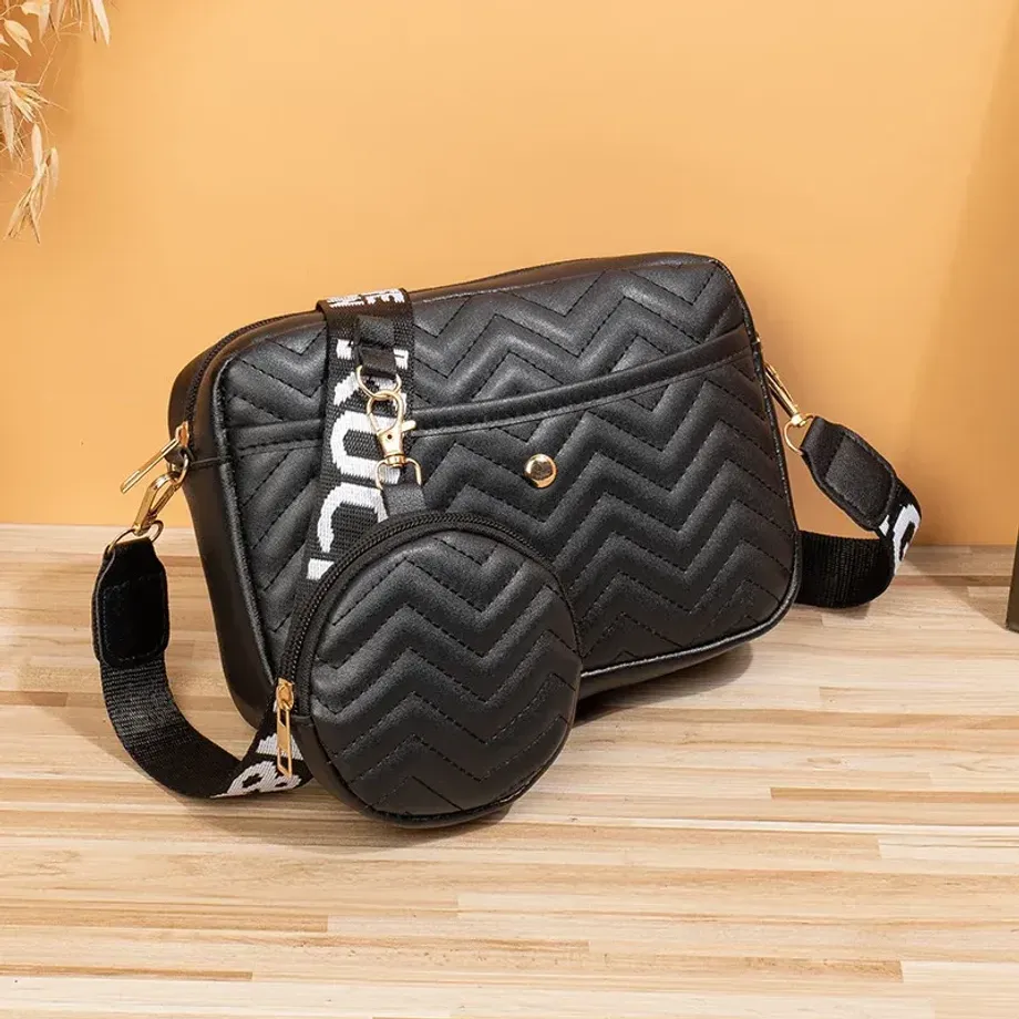 Prošívaná crossbody kabelka s mincovníkem