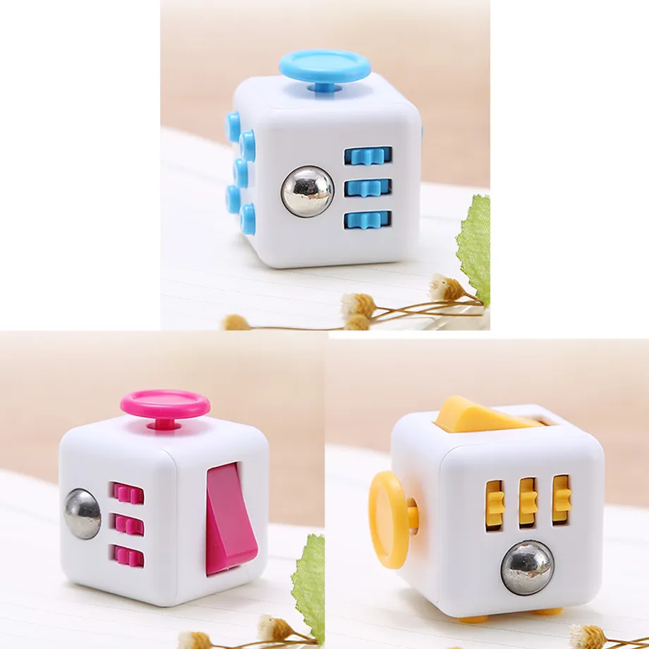 Originální antistresová kostka Fidget Cube