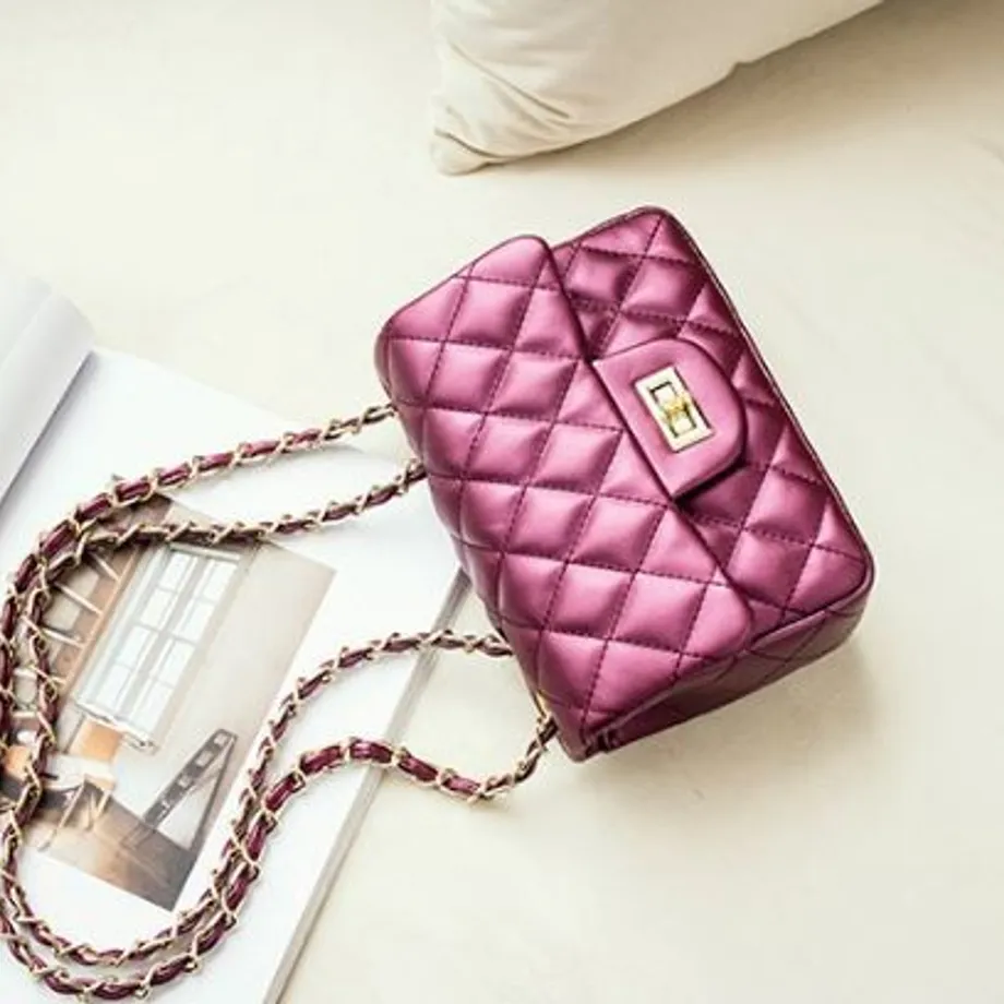 Basic základní crossbody malé společenské dámské crossbody se stříbrným propletem