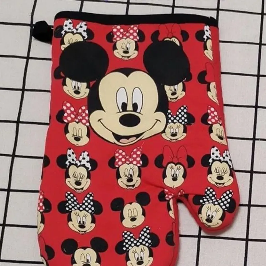 Kuchyňská chňapka s roztomilými motivy Mickey a Minnie Mouse