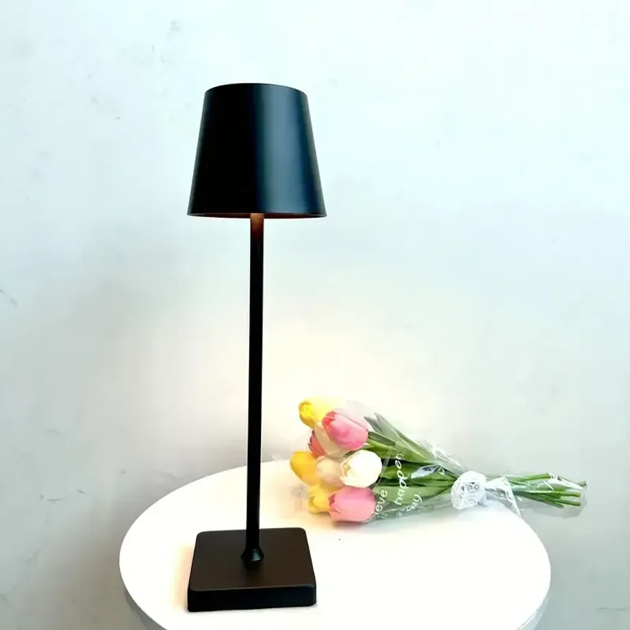 Elegantní Stolní lampa Kalich - Dotykové ovládání, 3 barvy světla - Pro ložnici a pracovnu