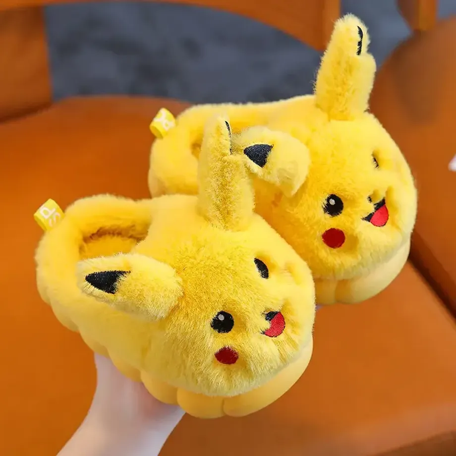 Dětské plyšové zateplené papuče v provedení Pokémon Pikachu