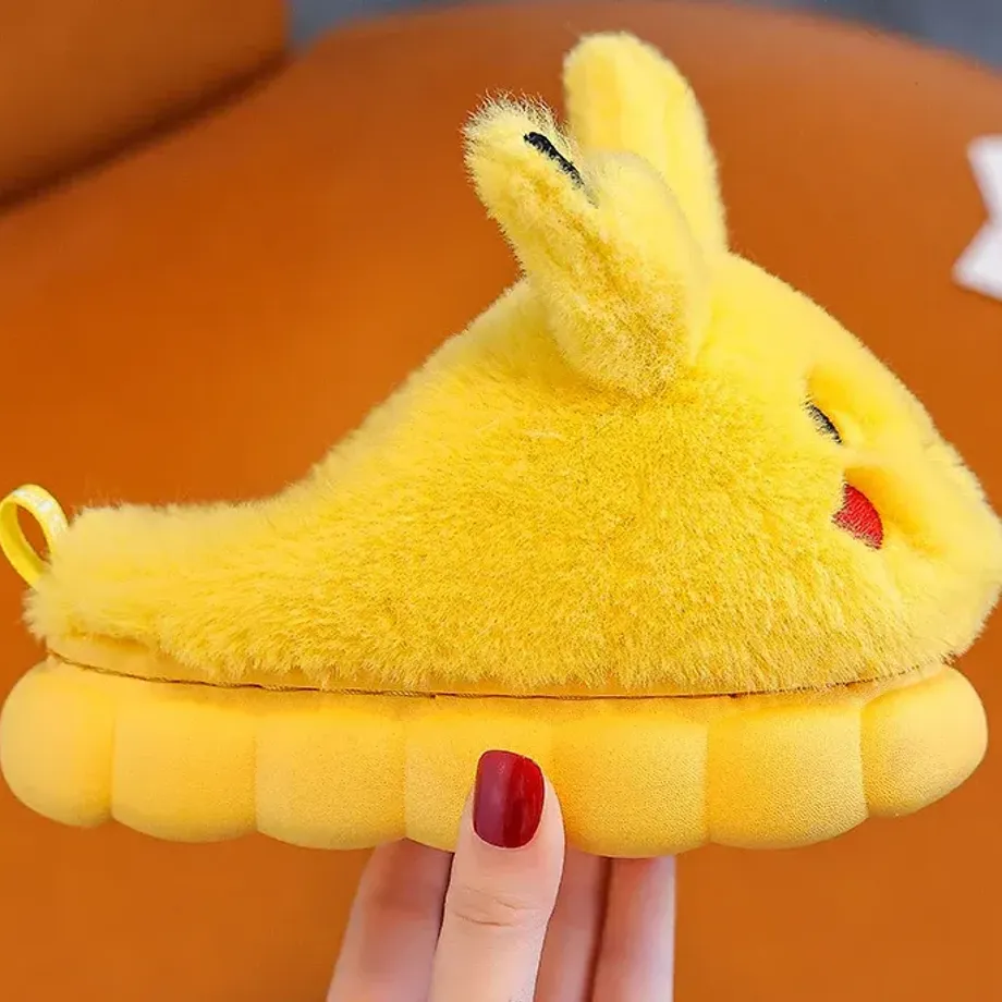 Dětské plyšové zateplené papuče v provedení Pokémon Pikachu