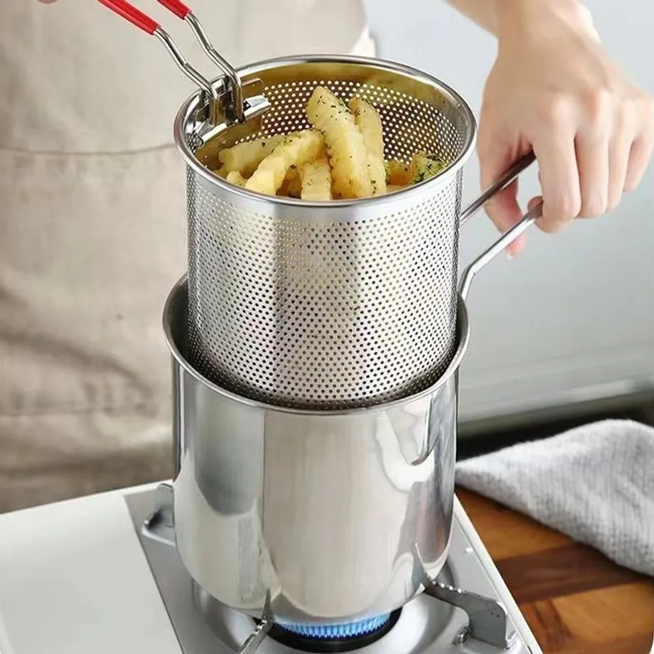 Dokonalé smažené pochoutky s touto japonskou fritézou tempura