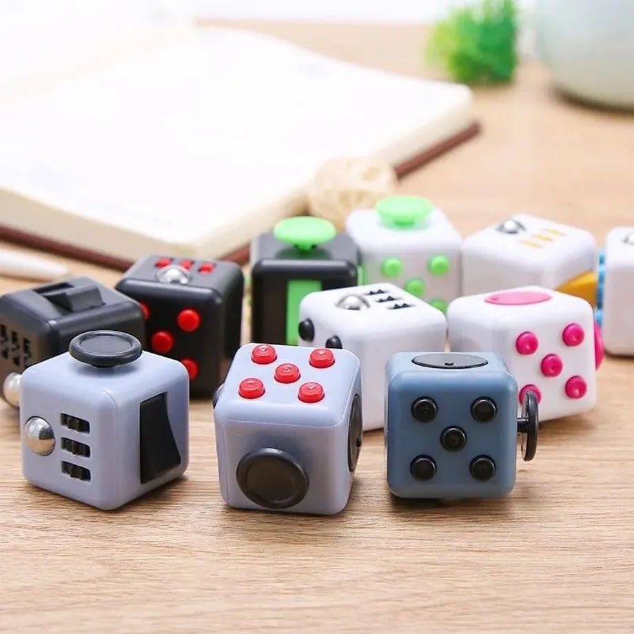 Originální antistresová kostka Fidget Cube