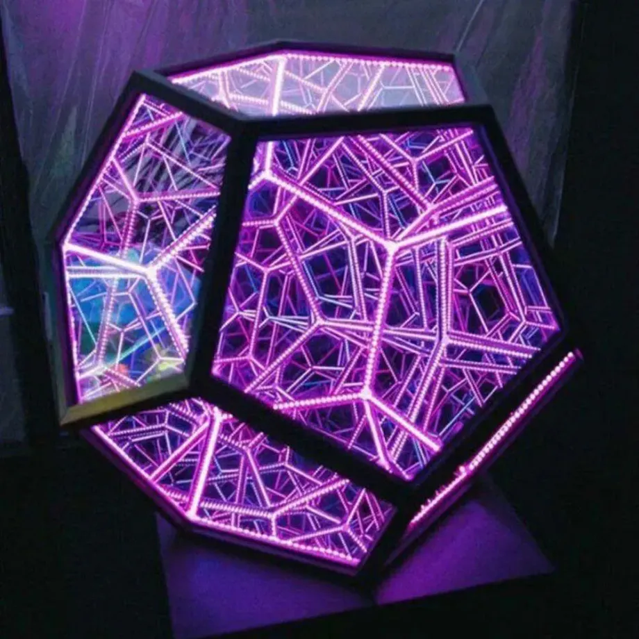 Stůl lampička Dodecahedron s měnící se barvou