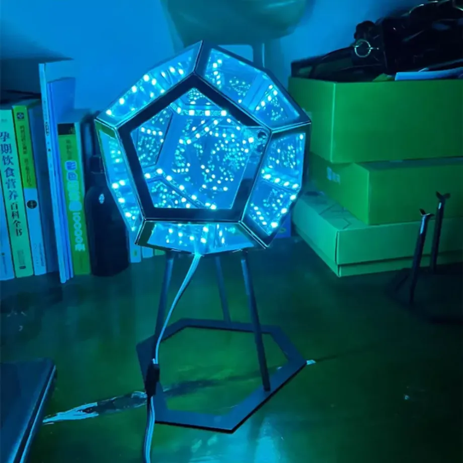 Stůl lampička Dodecahedron s měnící se barvou