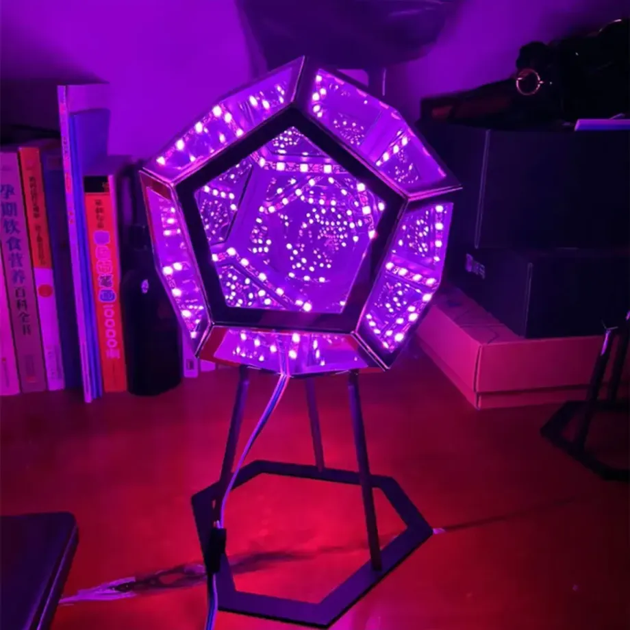 Stůl lampička Dodecahedron s měnící se barvou