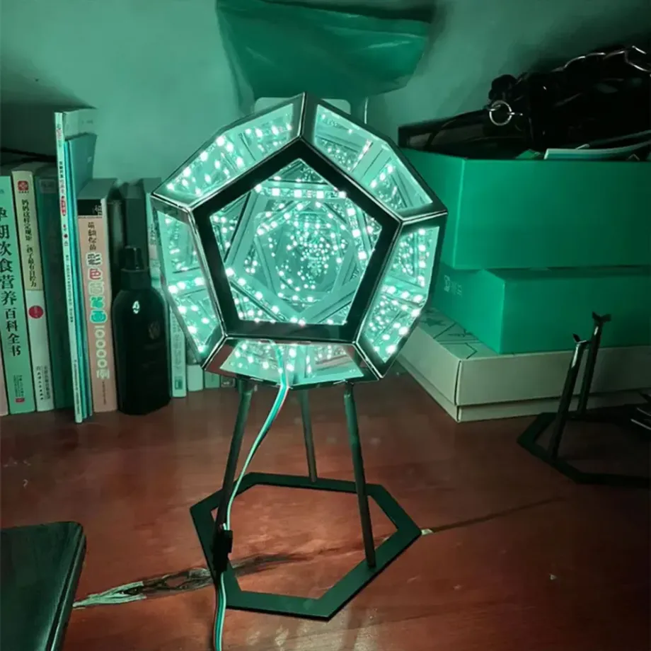 Stůl lampička Dodecahedron s měnící se barvou